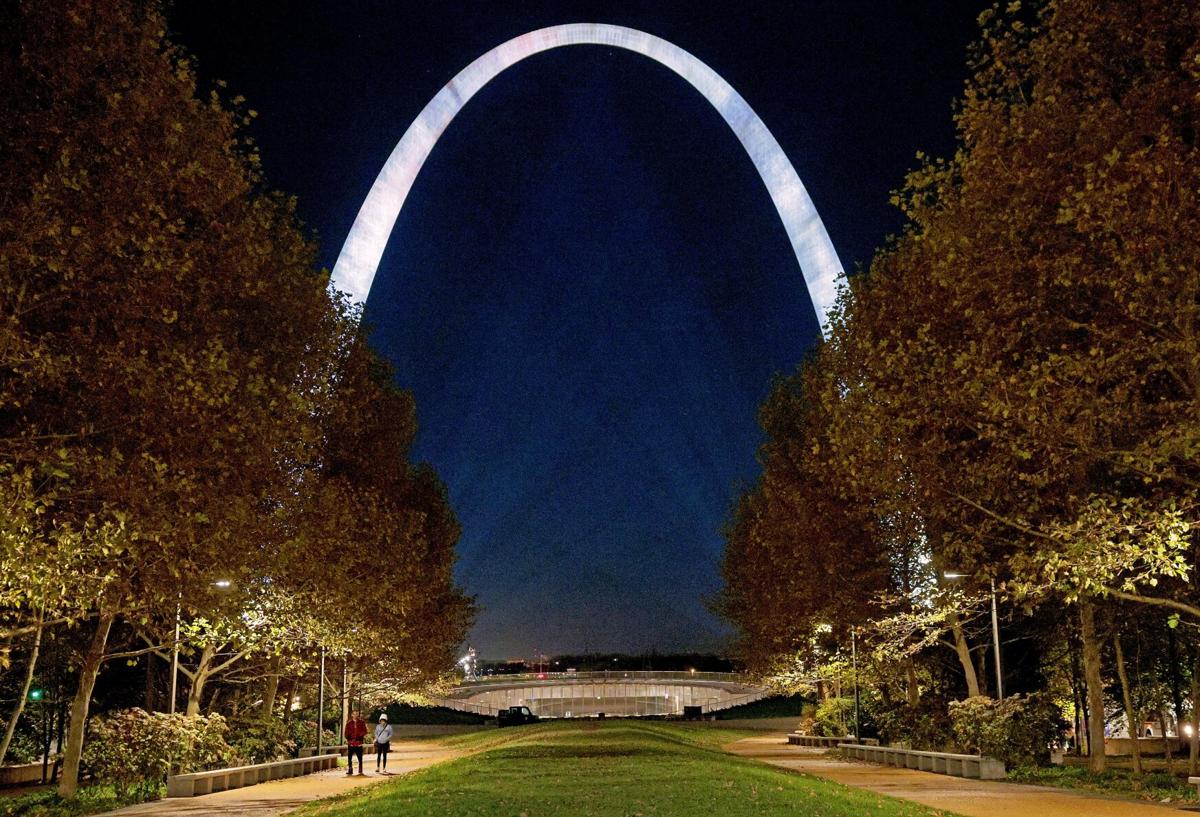 Fall color comes in waves across St. Louis region